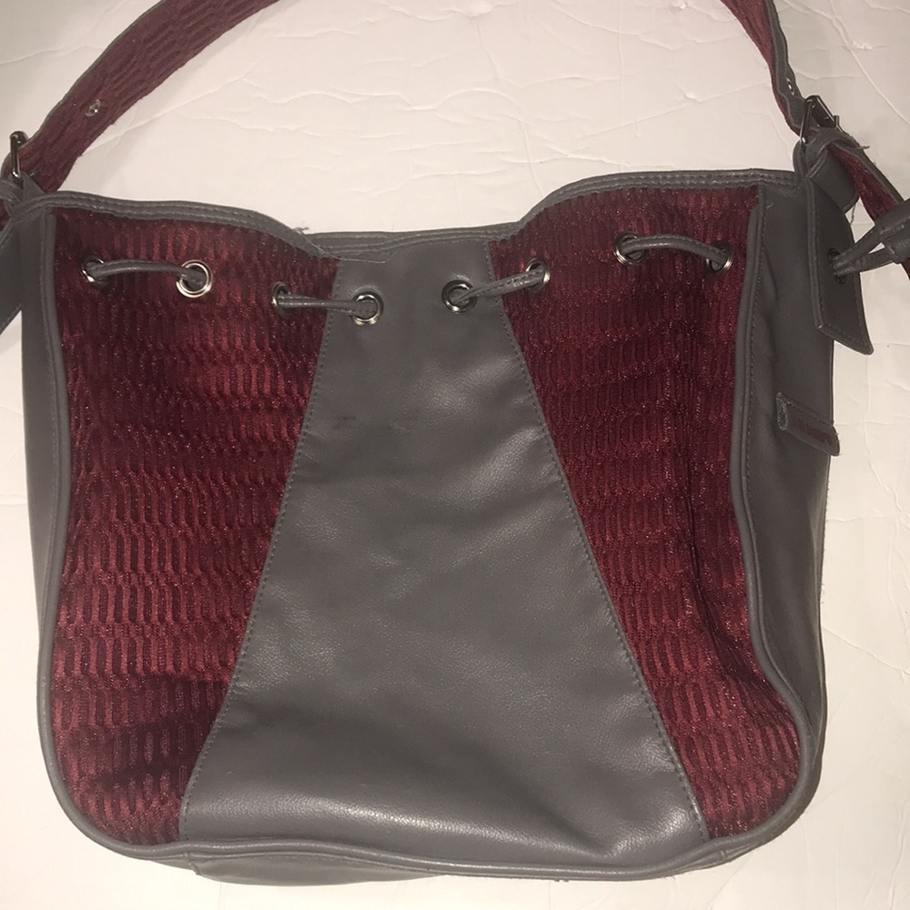 Women’s VT Bucket Bag - Picture 9 of 10